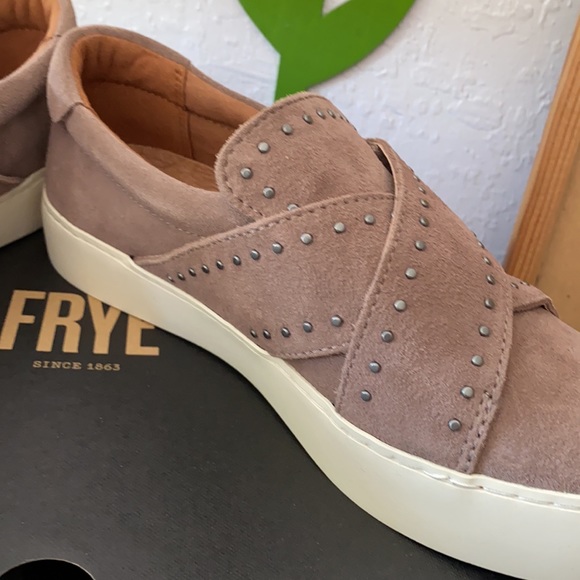New with box Frye Dusty Rose Slip on Suede Sneaker. Size 6 - Picture 6 of 7